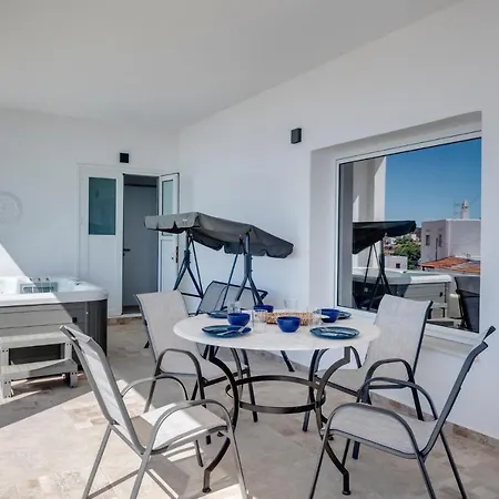 Captain View Mégas Yialós-Nítes