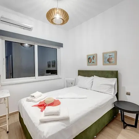 Captain View * Mégas Yialós-Nítes